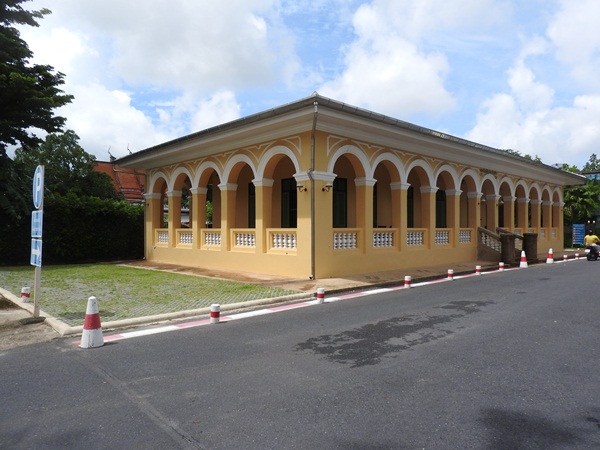 �ͷ���¹���Թ�ѧ��Ѵ���� �.�. ����